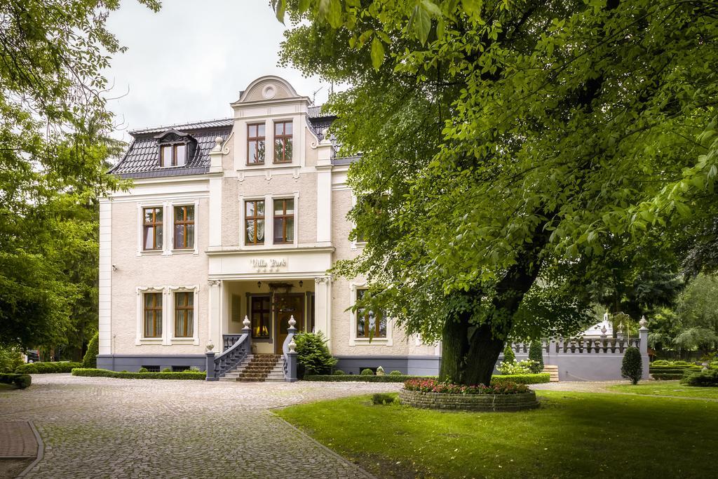 Villa Park Opole Buitenkant foto