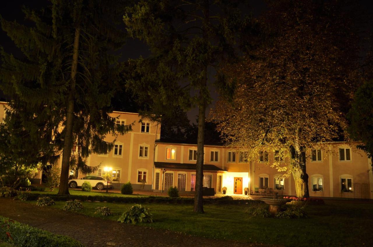 Villa Park Opole Buitenkant foto