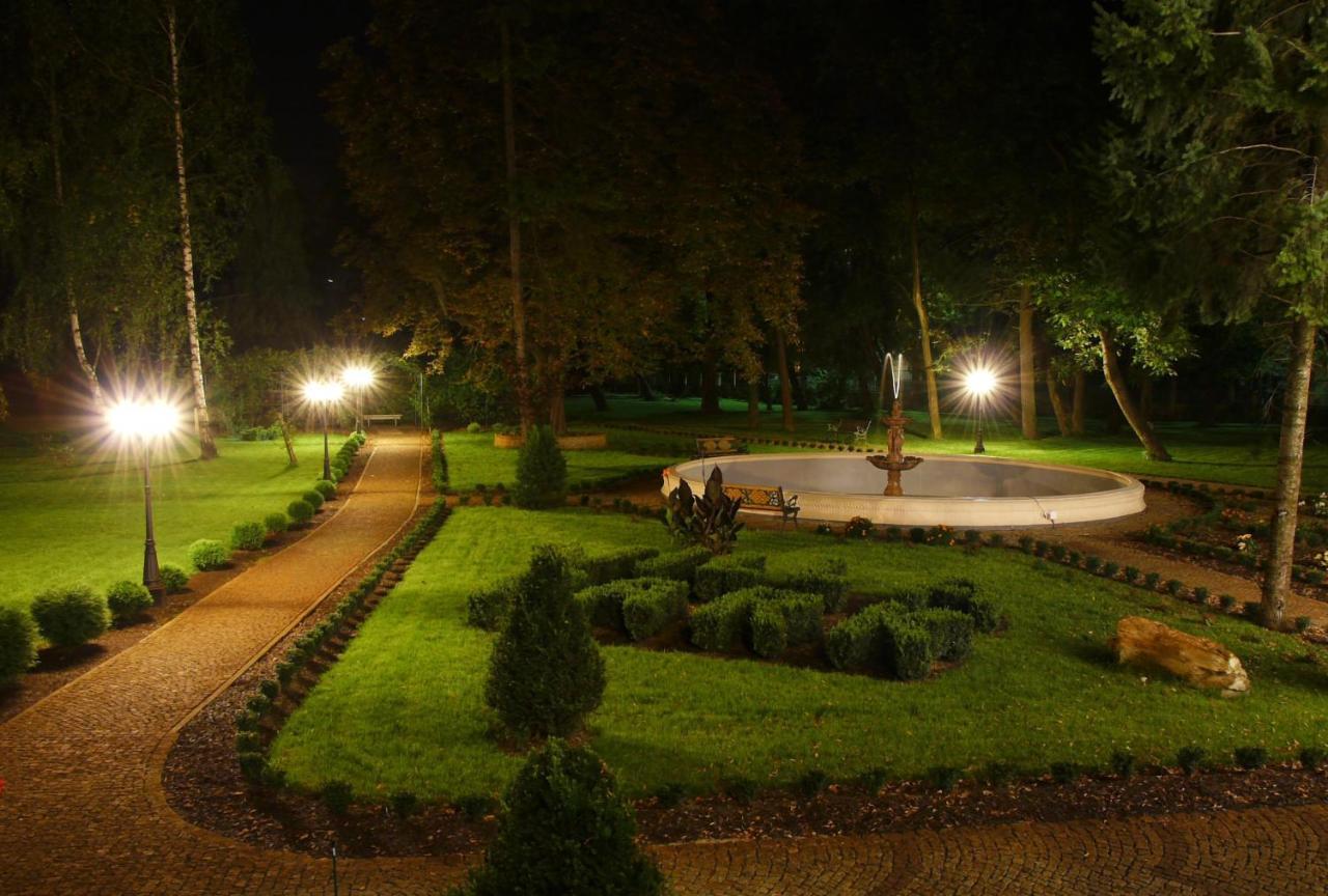 Villa Park Opole Buitenkant foto
